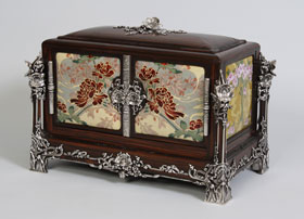 Tiffany-Chrysanthemum-Service